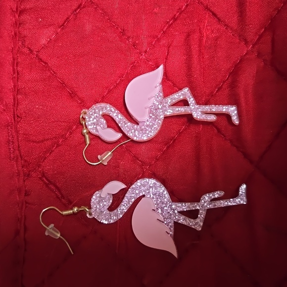 🎈 3 For $10 .....Flamingo Sparkle Earrings  New in package. - Picture 2 of 4